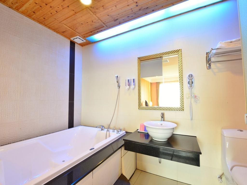 Tranquil Sea Vacation Hotel Kenting Bagian luar foto